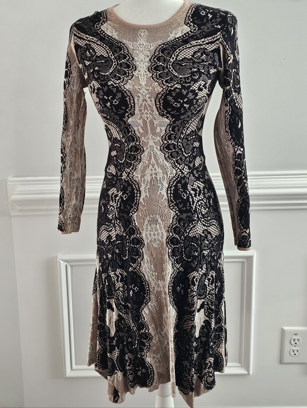 BCBGMAXAZRIA Silk Blend Knit Lace Print Long Sleeve Dress - M